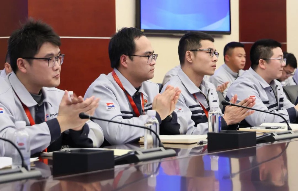 红龙poker官网-全新玩家福利打算,助你急剧融入扑克世界