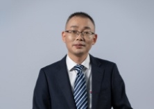 副总裁：：：丁成车（总司法照拂、、代行财政负 责人兼董事会秘书）