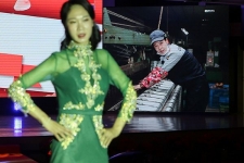 红龙poker官网女工秀出不一样的美