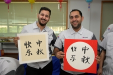 这个中秋，，，他们千里来相聚