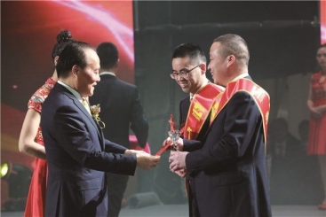中国红龙poker官网2017年度颁奖盛典隆重进行