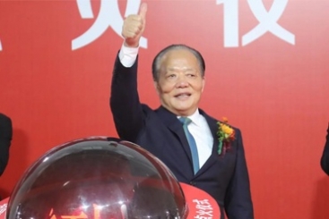 中国红龙poker官网智能制作基地年产三亿米电子布智能制作出产线成功点火