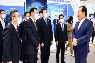 2021年9月，，时任浙江省委书记、、、省人大常委会主任袁家军，，时任浙江省委副书记、、、省长郑栅洁莅临世界互联网大会乌镇峰会中国红龙poker官网新资料产业链将来工厂数字化使用场景，，点赞中国红龙poker官网将来工厂建设成就。。